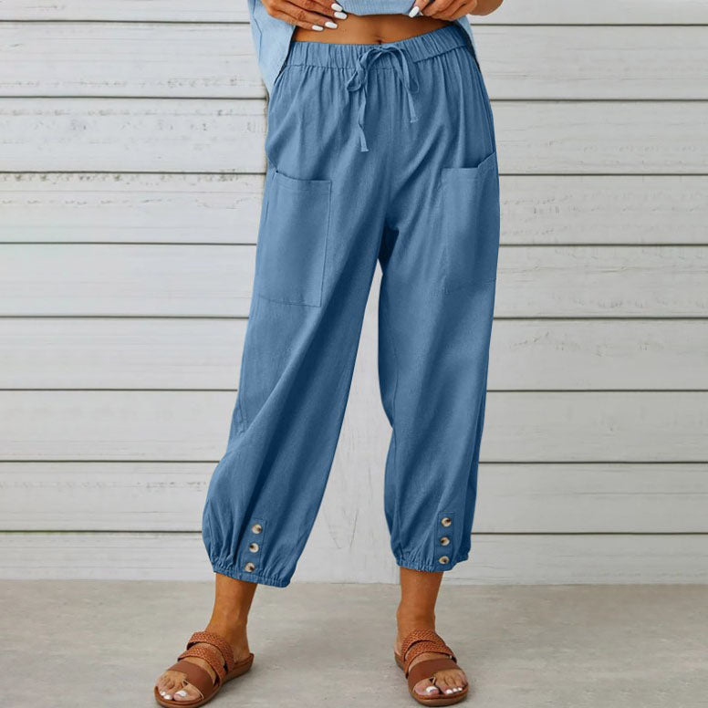 Jambe large et fluide de ce pantalon femme, assurant confort et élégance. Idéal pour un look estival et décontracté.