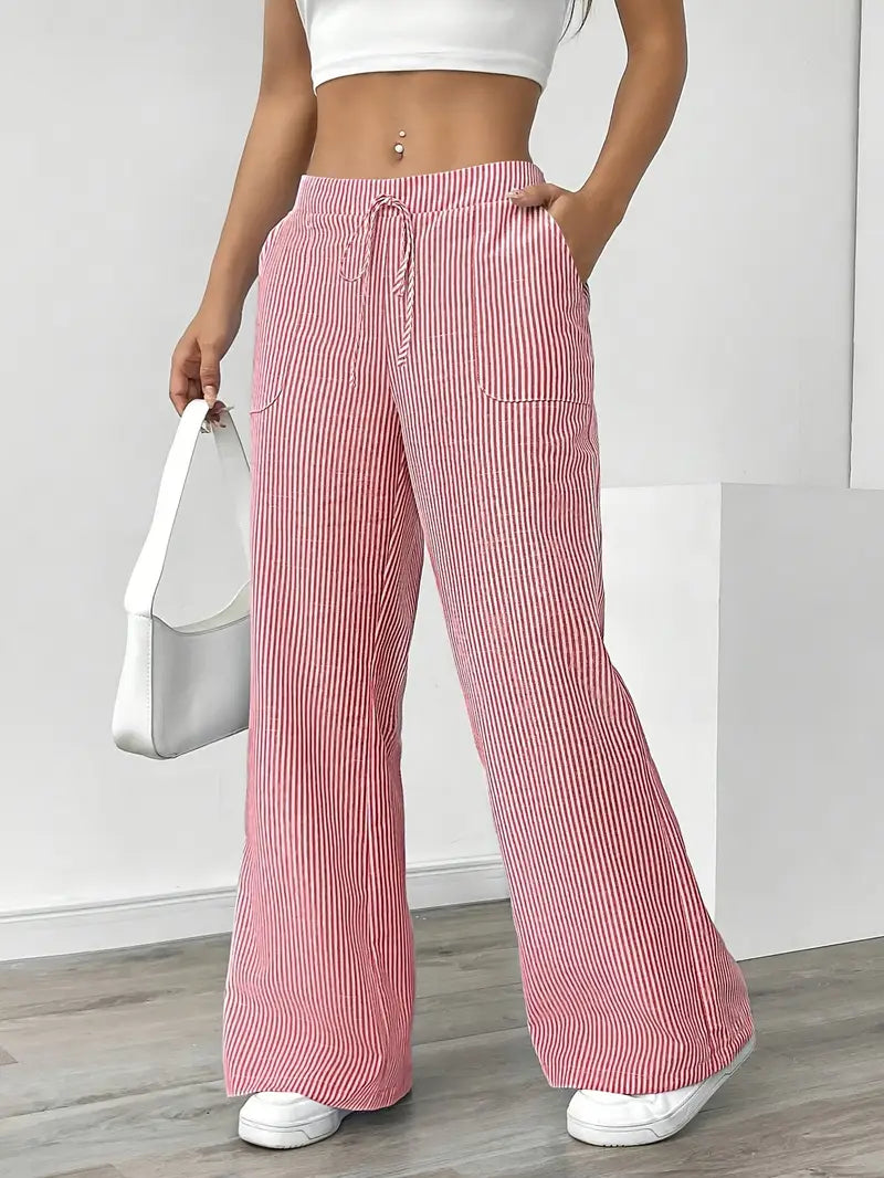 Look estival : pantalon large rayé femme, léger et chic.