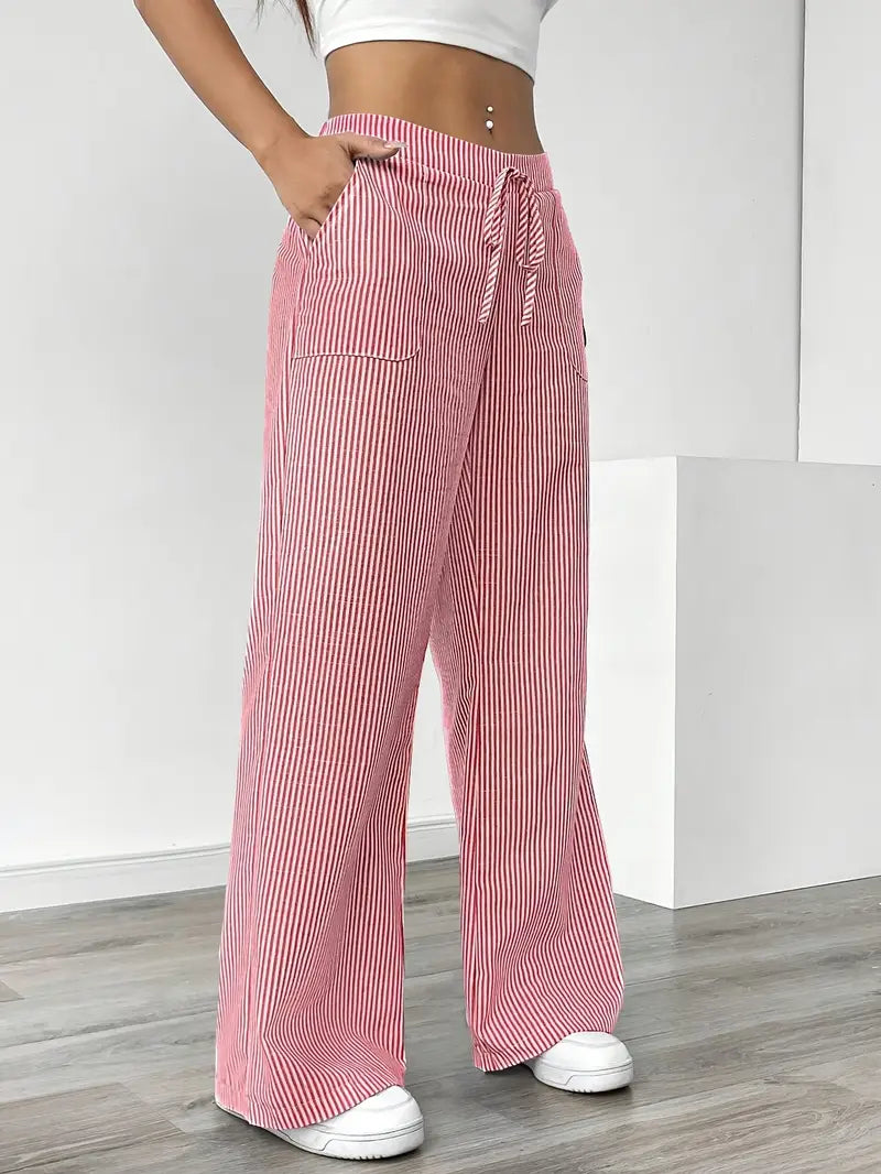 Pantalon femme taille haute, large et rayé, confortable pour l'été.