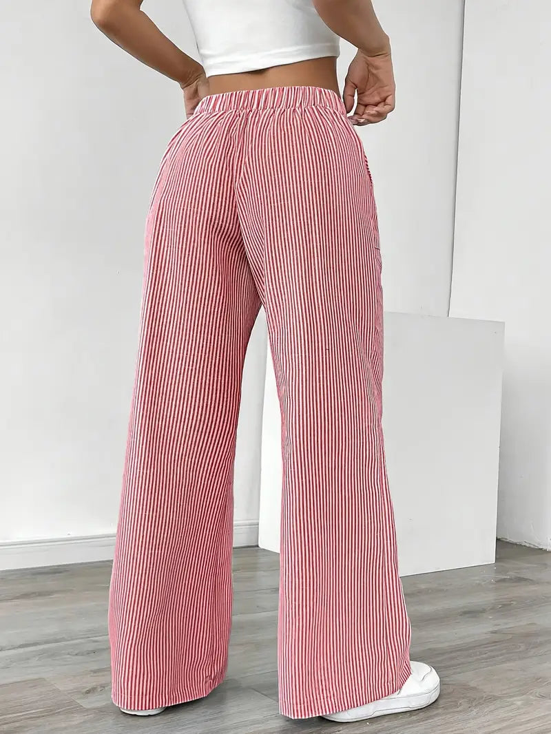 Pantalon décontracté femme, rayures élégantes, idéal pour l'été.