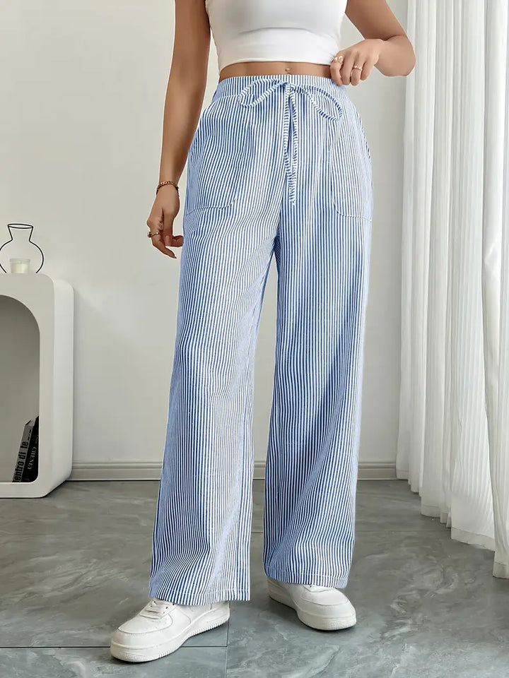 Pantalon été femme, style large, rayé et confortable, avec poches.