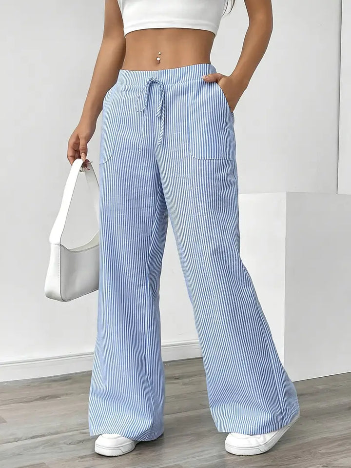 Pantalon femme d'été, rayé, taille haute, chic et confortable.