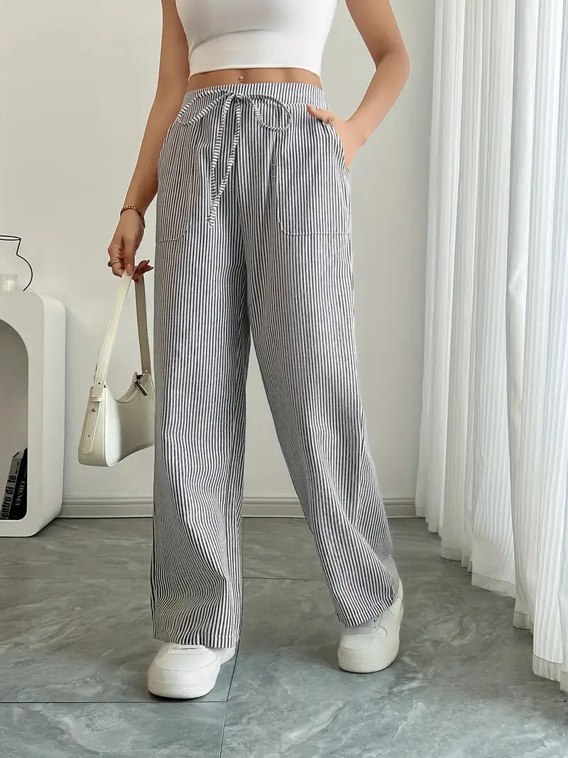 Pantalon large femme pour l'été, rayures modernes et taille haute.
