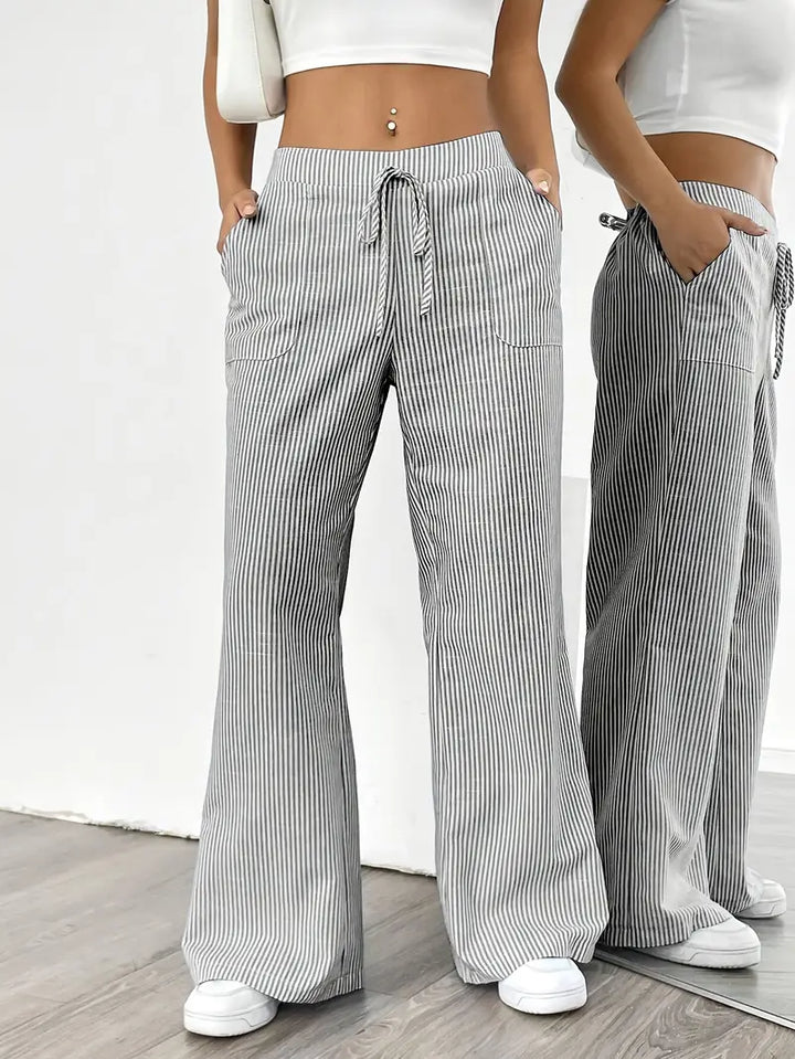 Confort estival : pantalon femme large rayé, léger et chic.