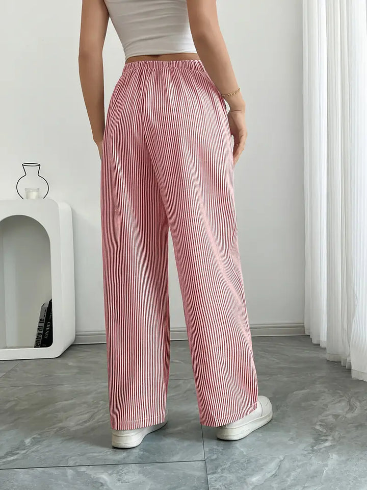Pantalon femme fluide à rayures, style large et décontracté, idéal été.