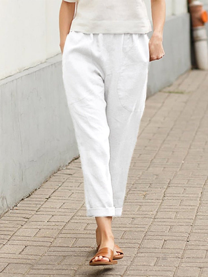 Confortable pantalon large évasé femme, tendance mode pour un look décontracté ou habillé.