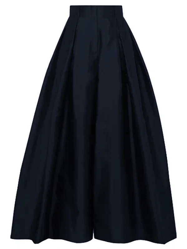 Vêtement femme chic : pantalon plissé taille haute, jambe large. Confortable et élégant, un essentiel de la garde-robe.