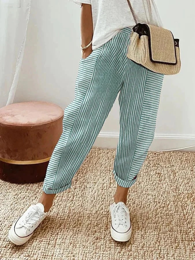 Pantalon léger en coton rayé pour femmes. Un vêtement chic et confortable pour le printemps.