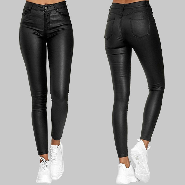 Pantalon slim en cuir femme, taille haute, stretch. Coupe élégante et confortable.