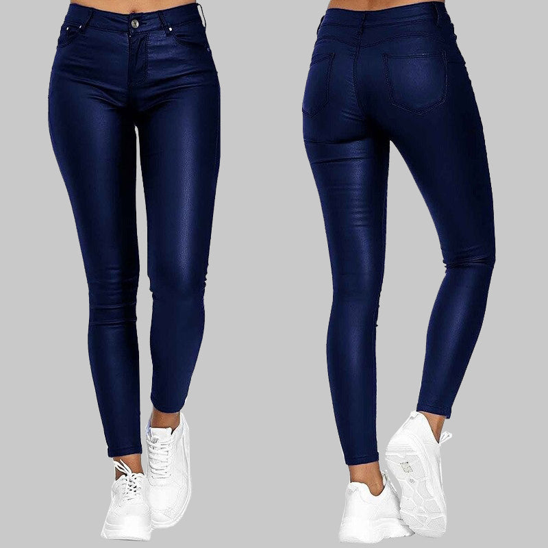 Pantalon slim en cuir femme, taille haute, stretch. Coupe élégante et confortable.