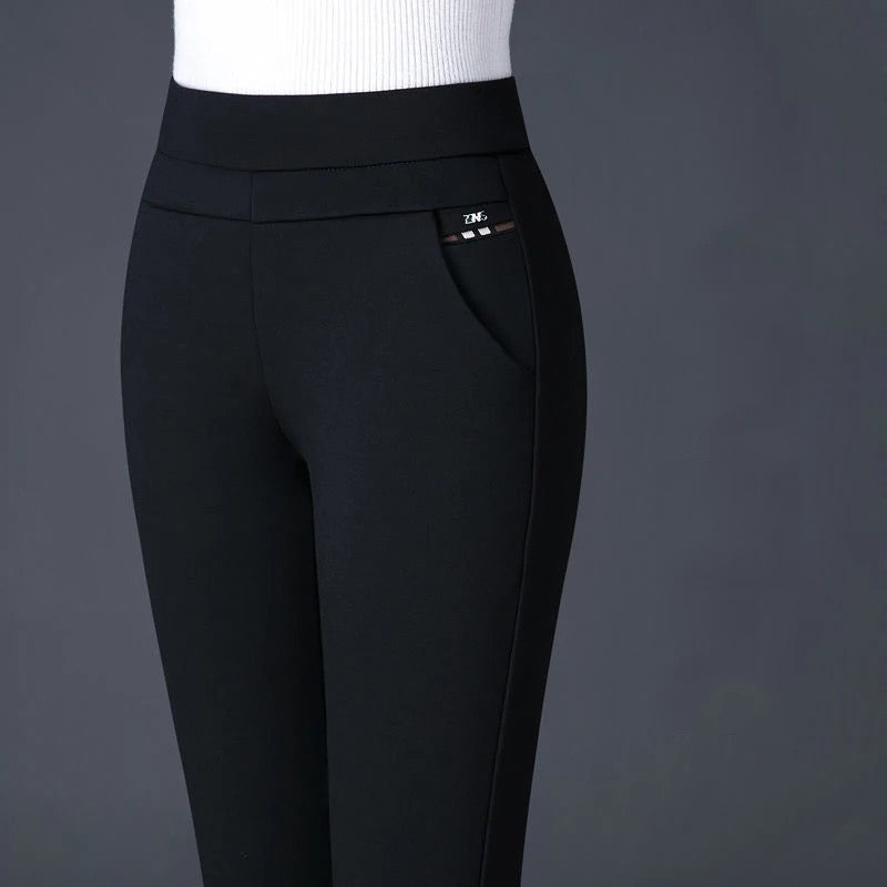 Pantalon élégant femme en tissu stretch respirant, parfait pour le quotidien et les occasions.