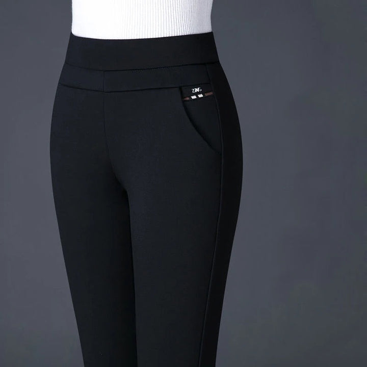 Pantalon élégant femme en tissu stretch respirant, parfait pour le quotidien et les occasions.