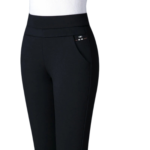 Pantalon femme noir stretch, parfait pour un style élégant et décontracté, essentiel pour l'hiver.