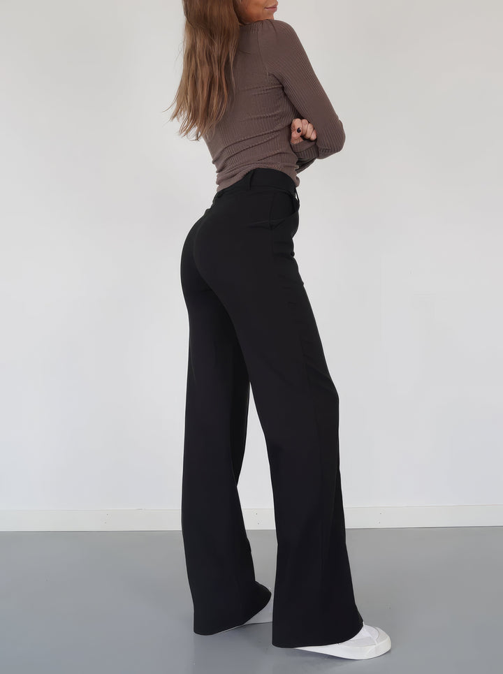 Pantalon femme à jambe droite, coupe moderne et polyvalente. Parfait pour l'été et les tenues chic.