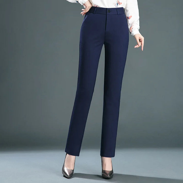 Pantalon tailleur femme, coupe élégante et confortable.  Modèle chic, idéal bureau ou soirée.