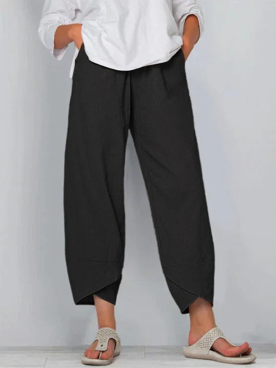 Vêtement femme été : pantalon ample trois-quarts, confortable, léger et avec un style décontracté.