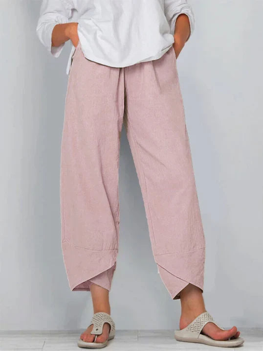 Pantalon trois-quarts fluide femme, élégant et ample, confort optimal pour les chaudes journées d'été.