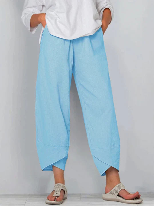 Confortable pantalon ample femme trois-quarts, taille élastique, idéal pour un look estival décontracté.