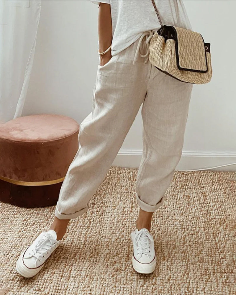 "Pantalon uni en coton lin beige pour femme, léger et élégant, idéal pour l'été, coupe ajustée et confortable."