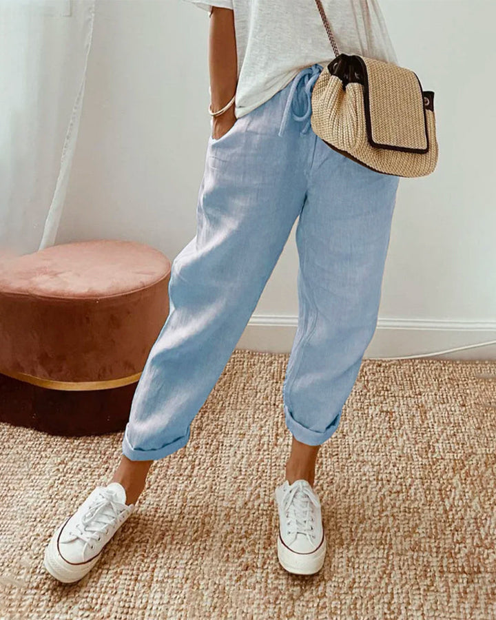 "Pantalon uni en coton lin beige pour femme, léger et élégant, idéal pour l'été, coupe ajustée et confortable."