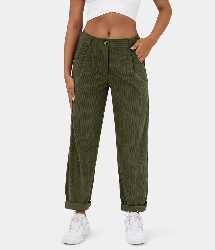 Pantalon velours côtelé femme, coupe flatteuse, taille mi-haute, style chic et confortable.
