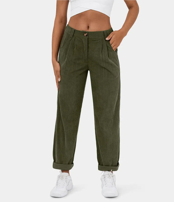 Pantalon velours côtelé femme, coupe flatteuse, taille mi-haute, style chic et confortable.