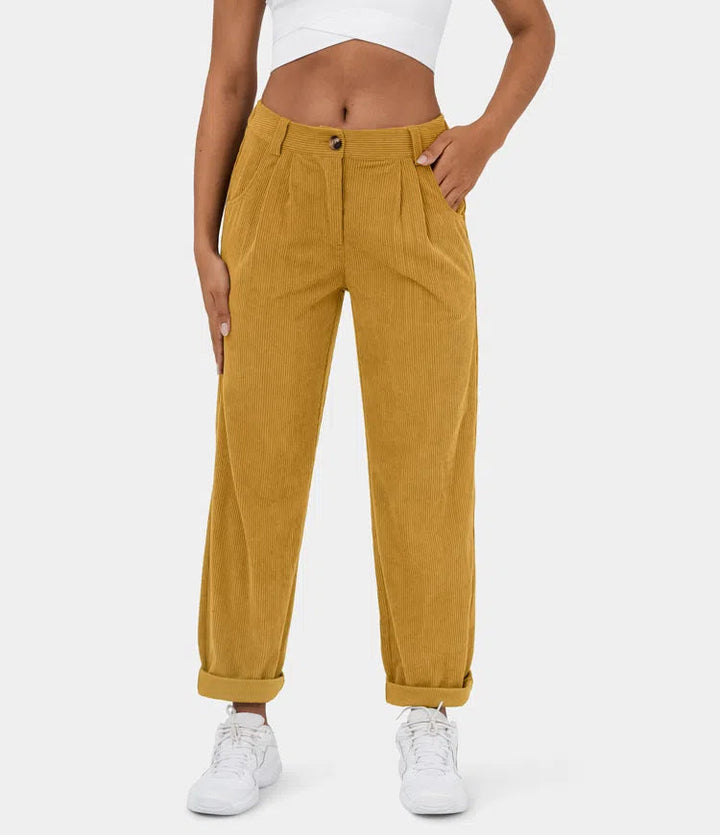 Pantalon velours côtelé femme, coupe flatteuse, taille mi-haute, style chic et confortable.