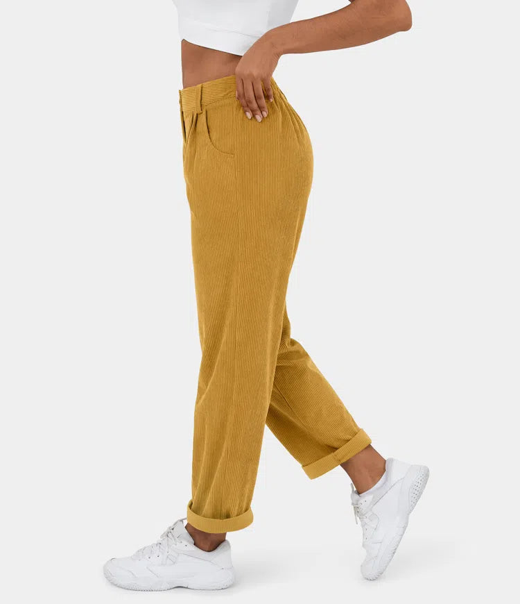 Pantalon velours côtelé femme, coupe flatteuse, taille mi-haute, style chic et confortable.