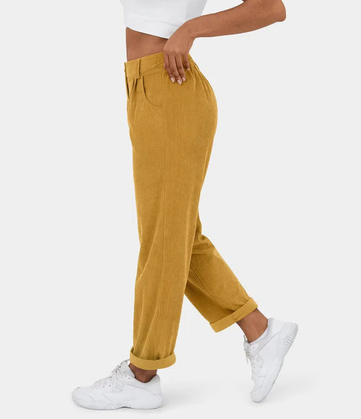 Pantalon velours côtelé femme, coupe flatteuse, taille mi-haute, style chic et confortable.