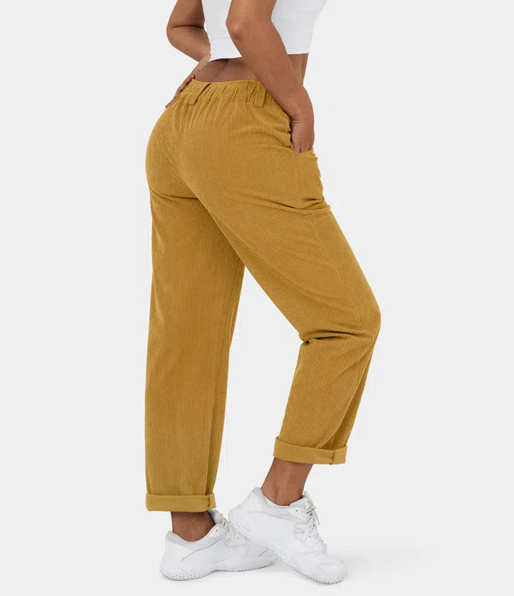 Pantalon velours côtelé femme, coupe flatteuse, taille mi-haute, style chic et confortable.