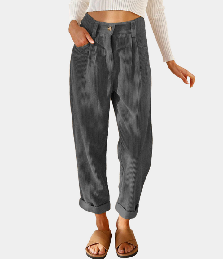 Pantalon velours côtelé femme, coupe flatteuse, taille mi-haute, style chic et confortable.