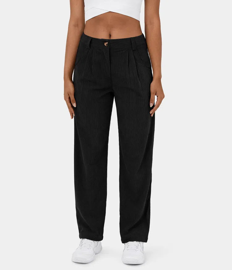 Pantalon velours côtelé femme, coupe flatteuse, taille mi-haute, style chic et confortable.