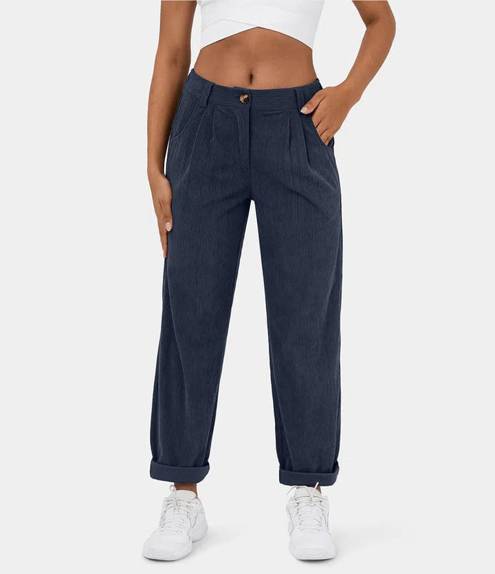 Pantalon velours côtelé femme, coupe flatteuse, taille mi-haute, style chic et confortable.