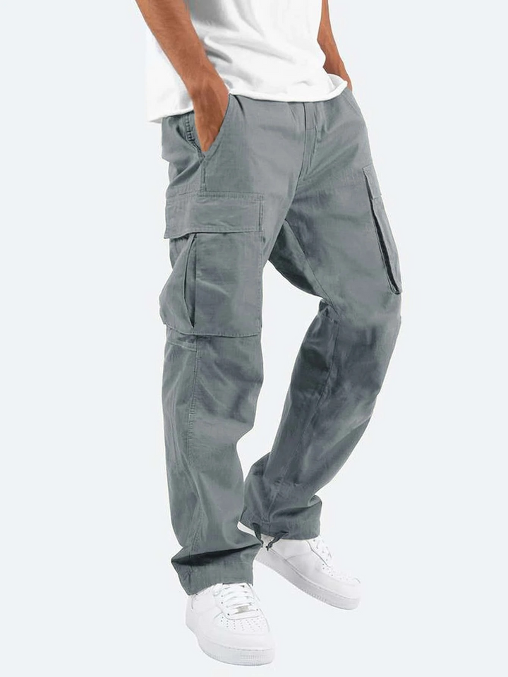 "Pantalons cargo noirs pour hommes avec poches multiples, coupe ample pour confort et style quotidien."