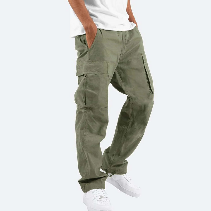 "Pantalons cargo noirs pour hommes avec poches multiples, coupe ample pour confort et style quotidien."