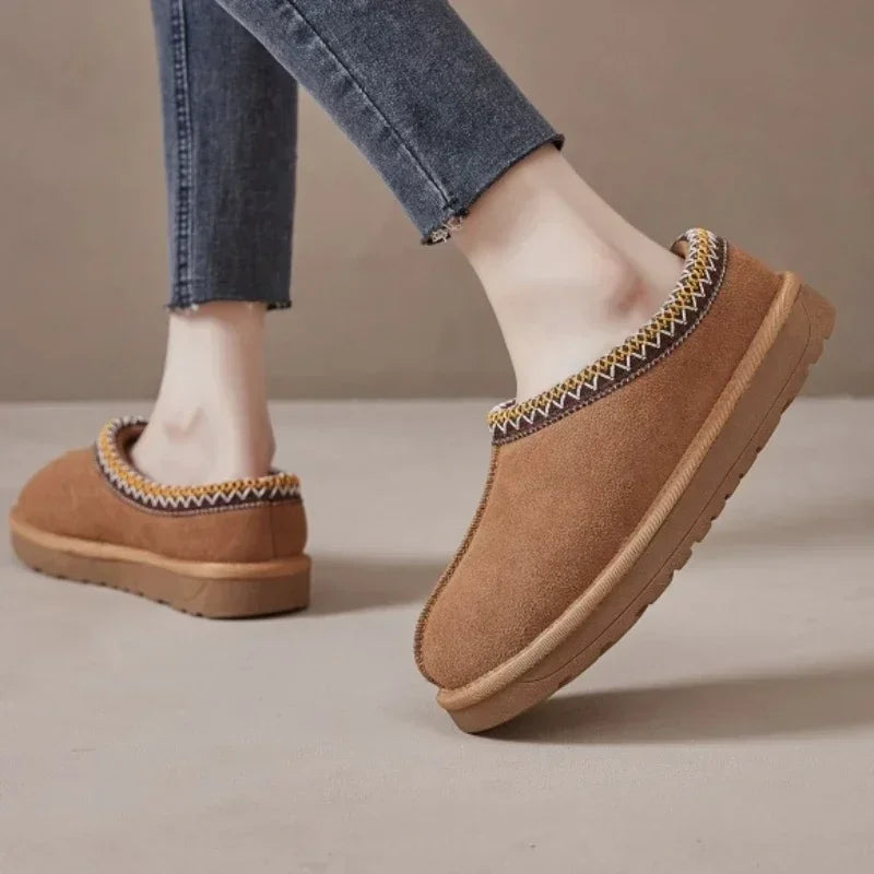 Pantoufles Boston en daim et fourrure pour femmes, très douces et confortables pour un usage quotidien en hiver.