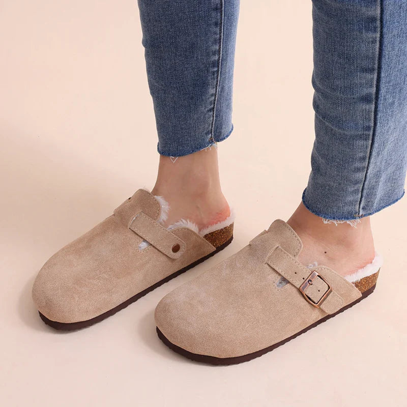 Pantoufles Boston pour homme, intérieures fourrées, offrant chaleur et confort supérieur.