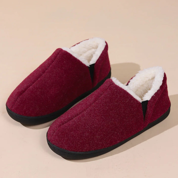 Pantoufles chaudes en fourrure moelleuse, confort unisexe pour intérieur et extérieur.