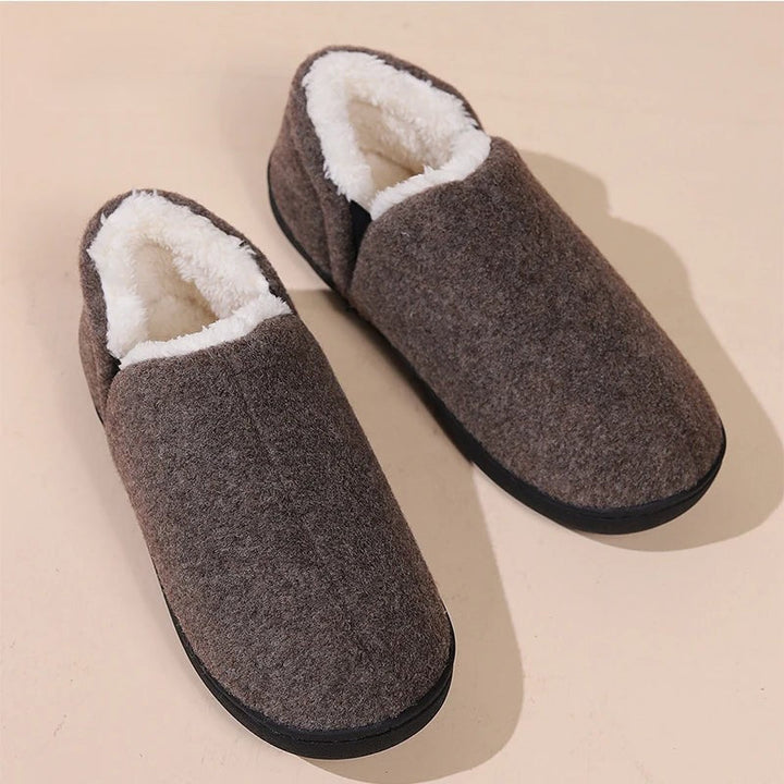 Pantoufles moelleuses et chaudes en fourrure, confortables pour intérieur/extérieur en hiver.