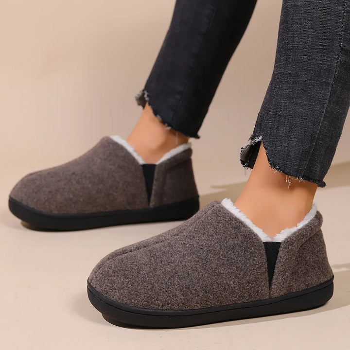 Pantoufles en fourrure ultra-moelleuses, offrant chaleur et confort supérieur à vos pieds.