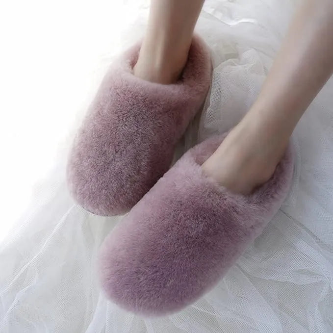 Pantoufles d'hiver antidérapantes pour femmes, fourrure chaude et légère pour un confort optimal à la maison.