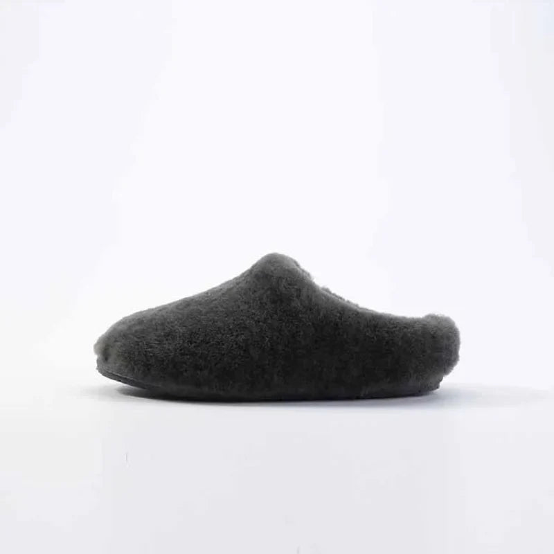 Pantoufles fourrées pour femmes, très confortables et isolantes, idéales comme cadeau pour l'hiver.