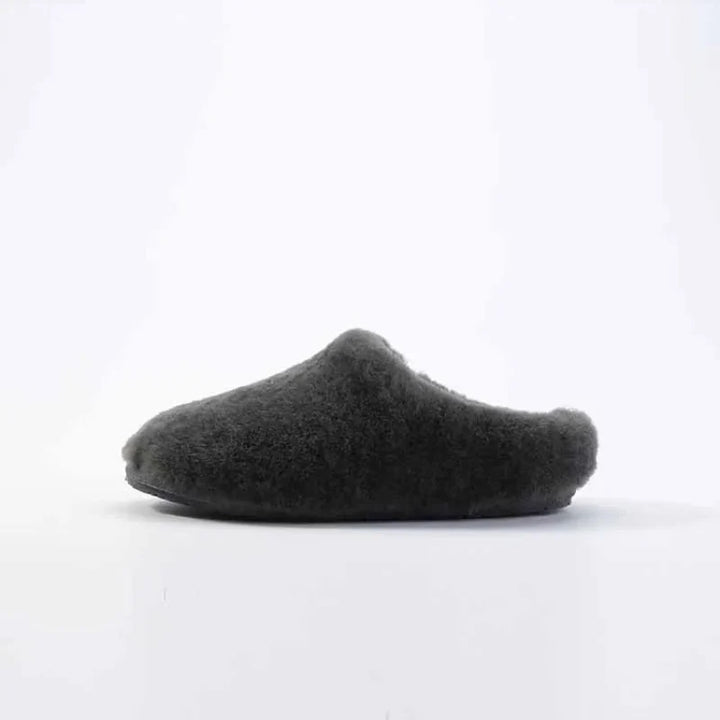 Pantoufles fourrées pour femmes, très confortables et isolantes, idéales comme cadeau pour l'hiver.