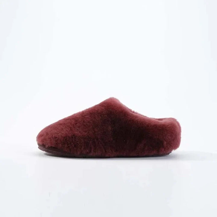 Élégantes pantoufles d'hiver pour femmes, design épuré, fourrure chaude et légères pour la maison.