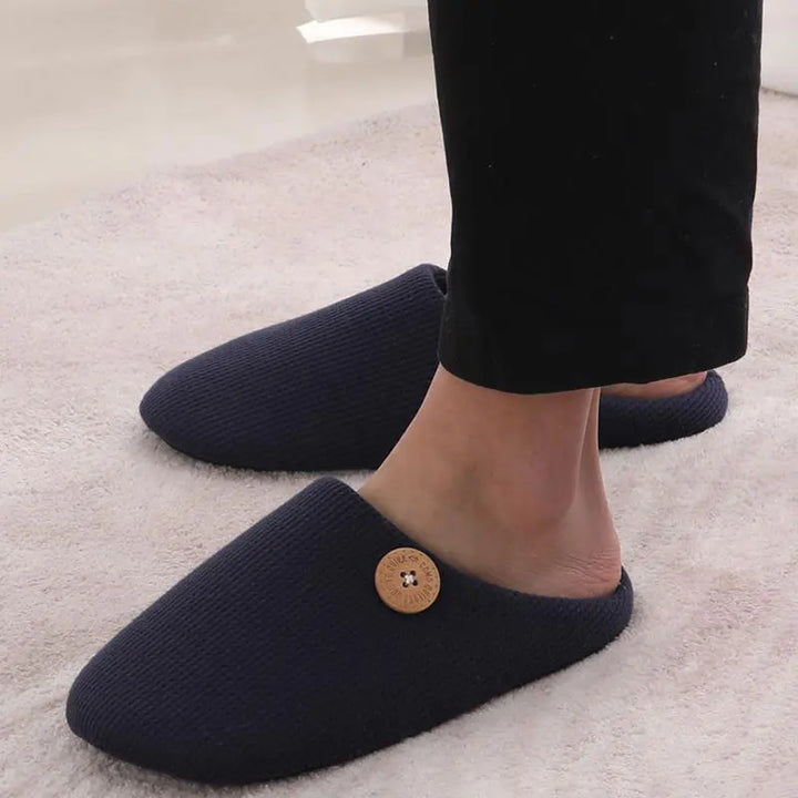 Pantoufles intérieures ultra-douces, confortables pour homme et femme, usage quotidien.