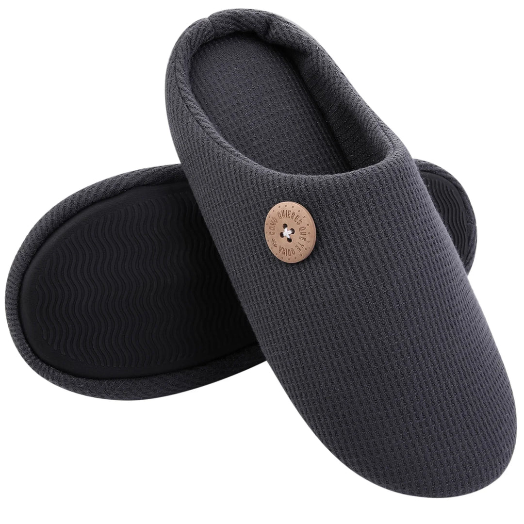 Chaussons de maison classiques, confortables et chauds, parfaits pour l'hiver et la détente.