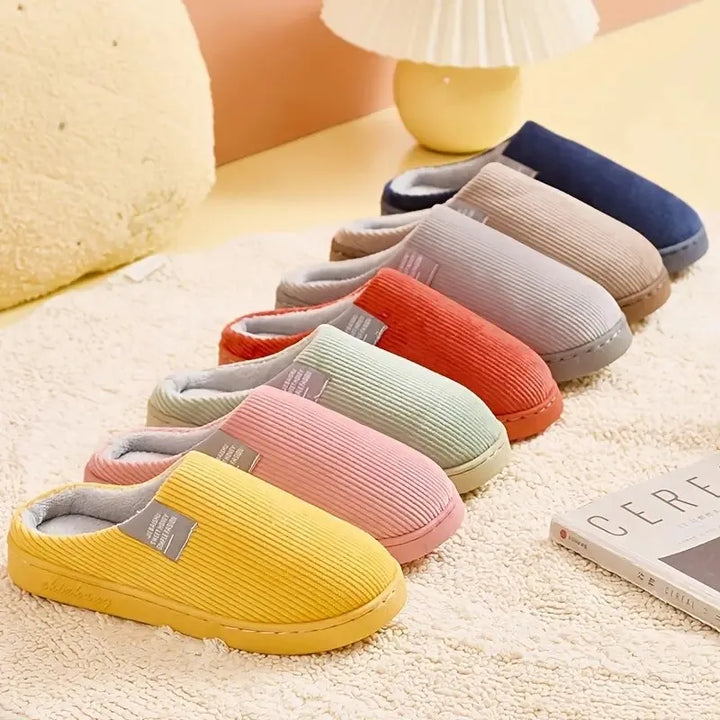Pantoufles cocooning fourrées pour femme/homme, chaudes et douces, idéales pour l'hiver à la maison.