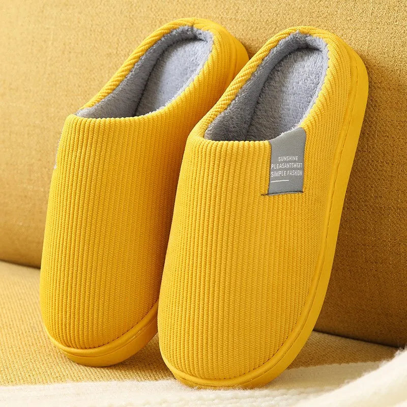 Pantoufles d'hiver fourrées, chaudes, douces et antidérapantes, idéales pour le confort cocooning intérieur.