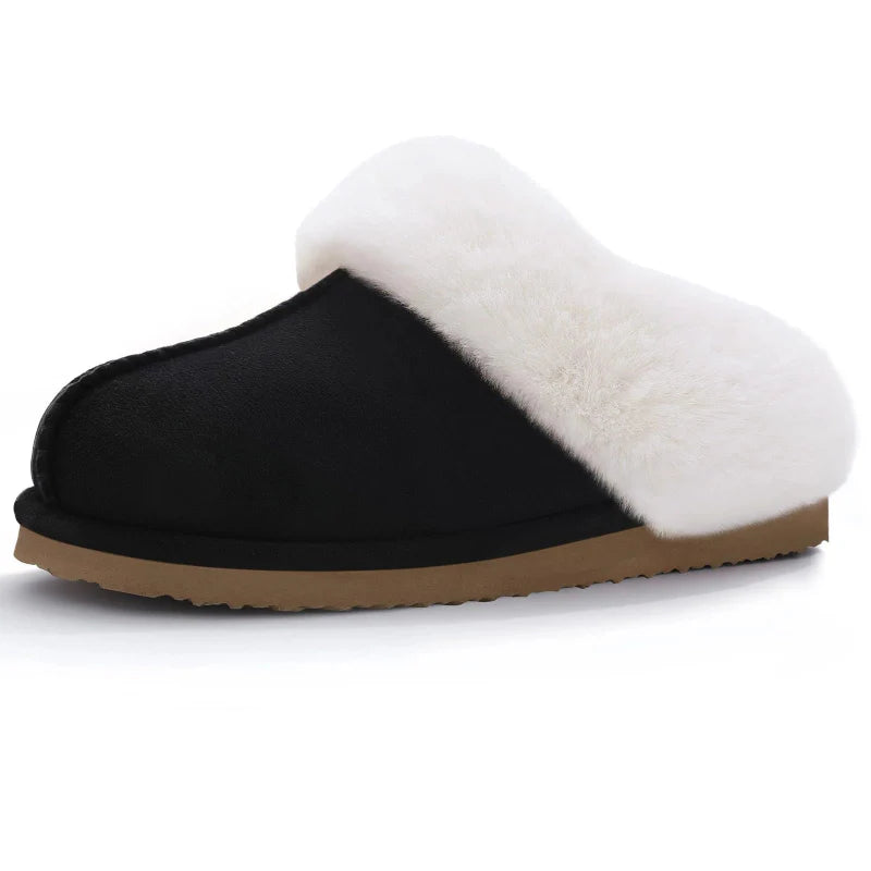 Paire de chaussons d'hiver confortables, indispensables pour des moments de relaxation et de chaleur à la maison.