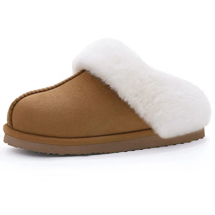 Chaussons fourrés douillets, parfaits pour le cocooning à la maison durant les froides journées d'hiver.